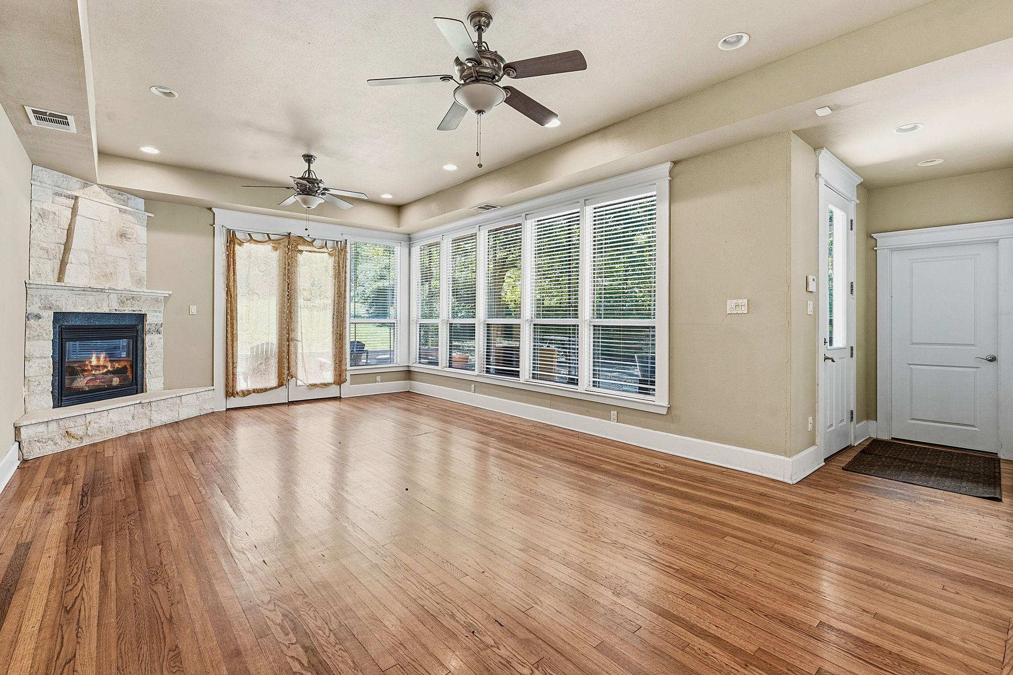 1305 Cometa St Property Photo 8