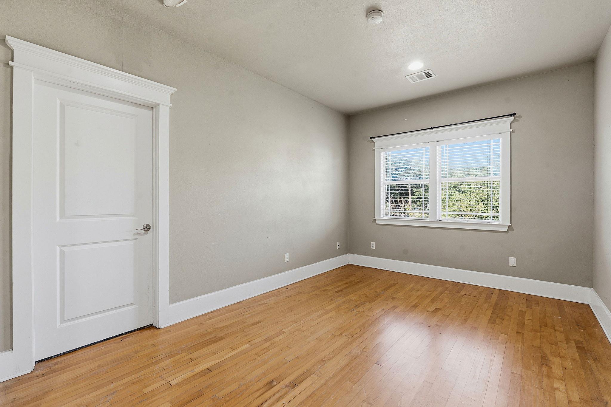 1305 Cometa St Property Photo 9