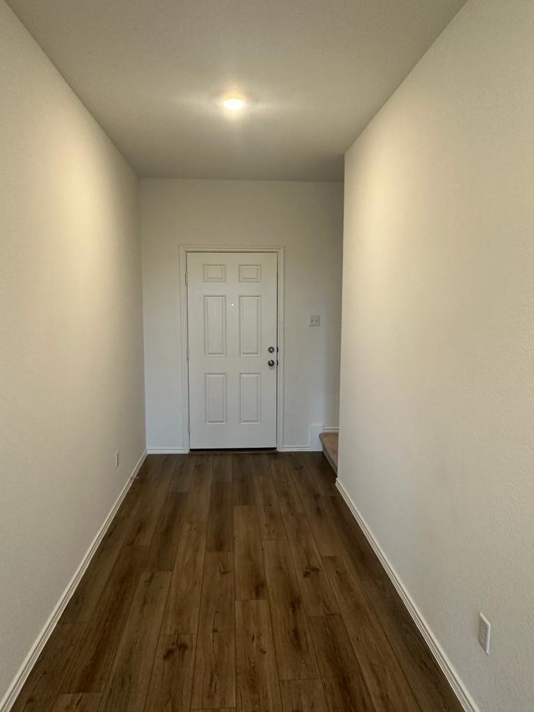 333 Amber Gln Property Photo 5