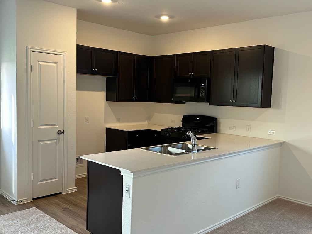 333 Amber Gln Property Photo 6