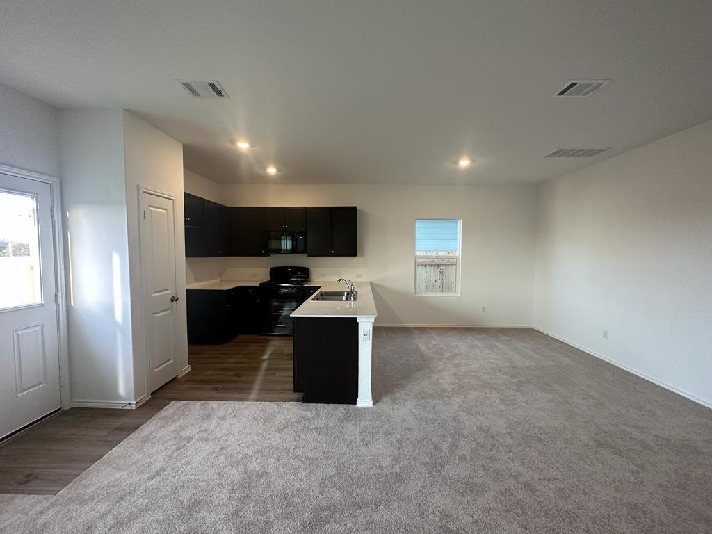 333 Amber Gln Property Photo 7