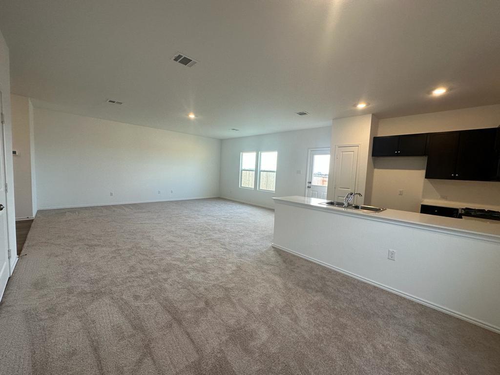 333 Amber Gln Property Photo 8