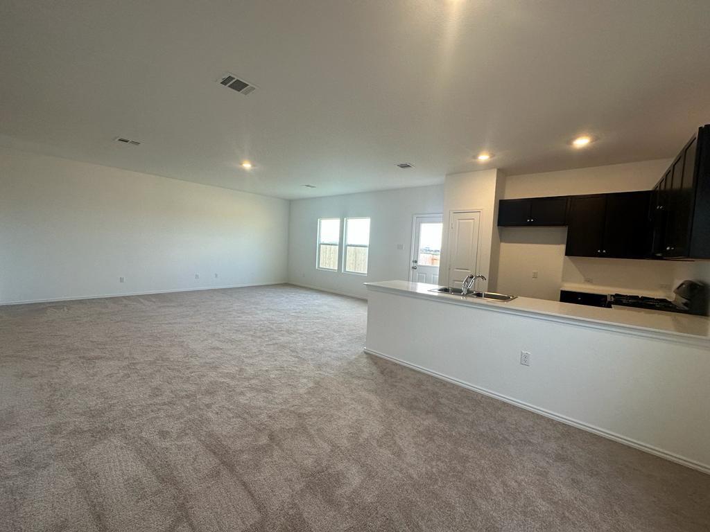 333 Amber Gln Property Photo 9