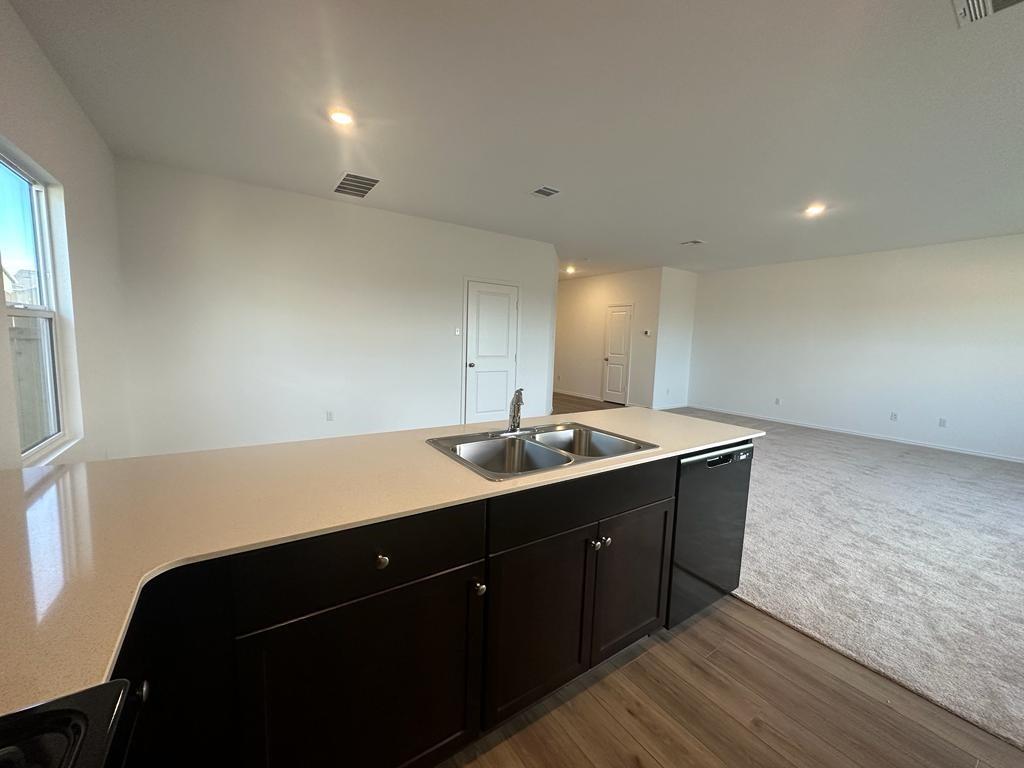 333 Amber Gln Property Photo 12