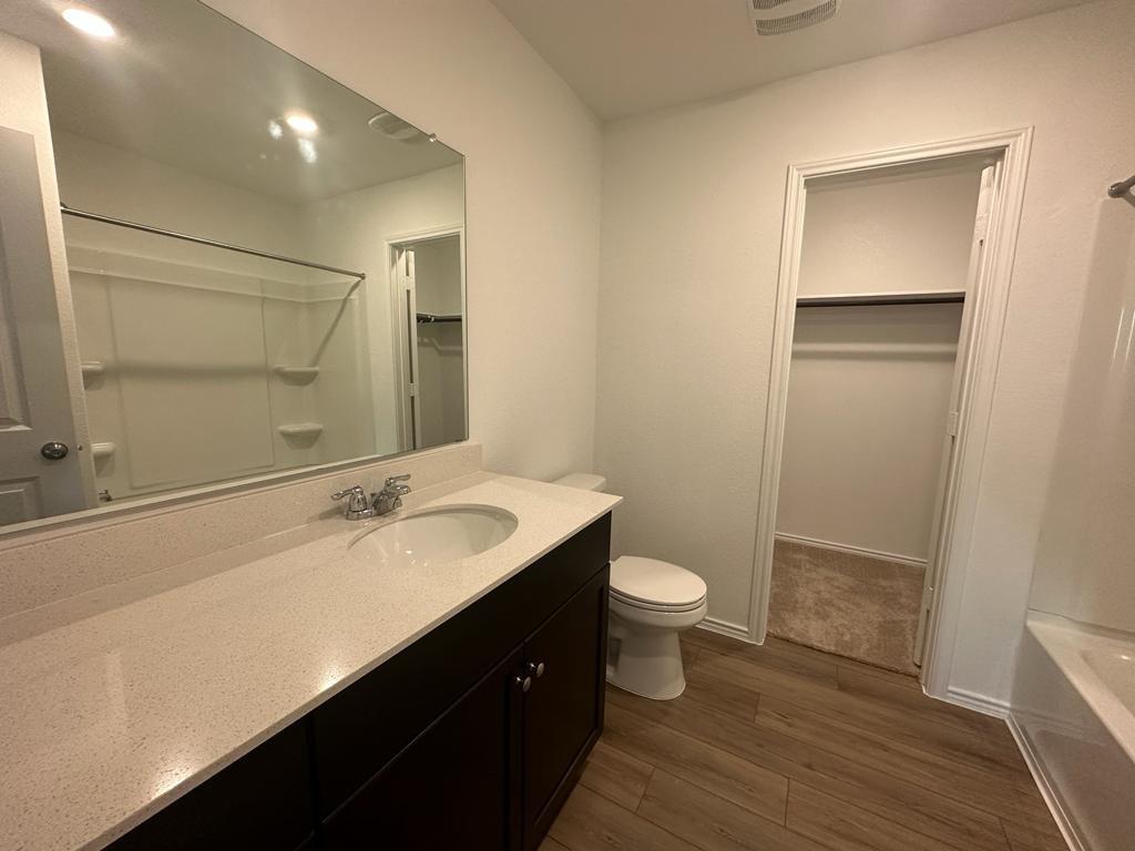 333 Amber Gln Property Photo 18