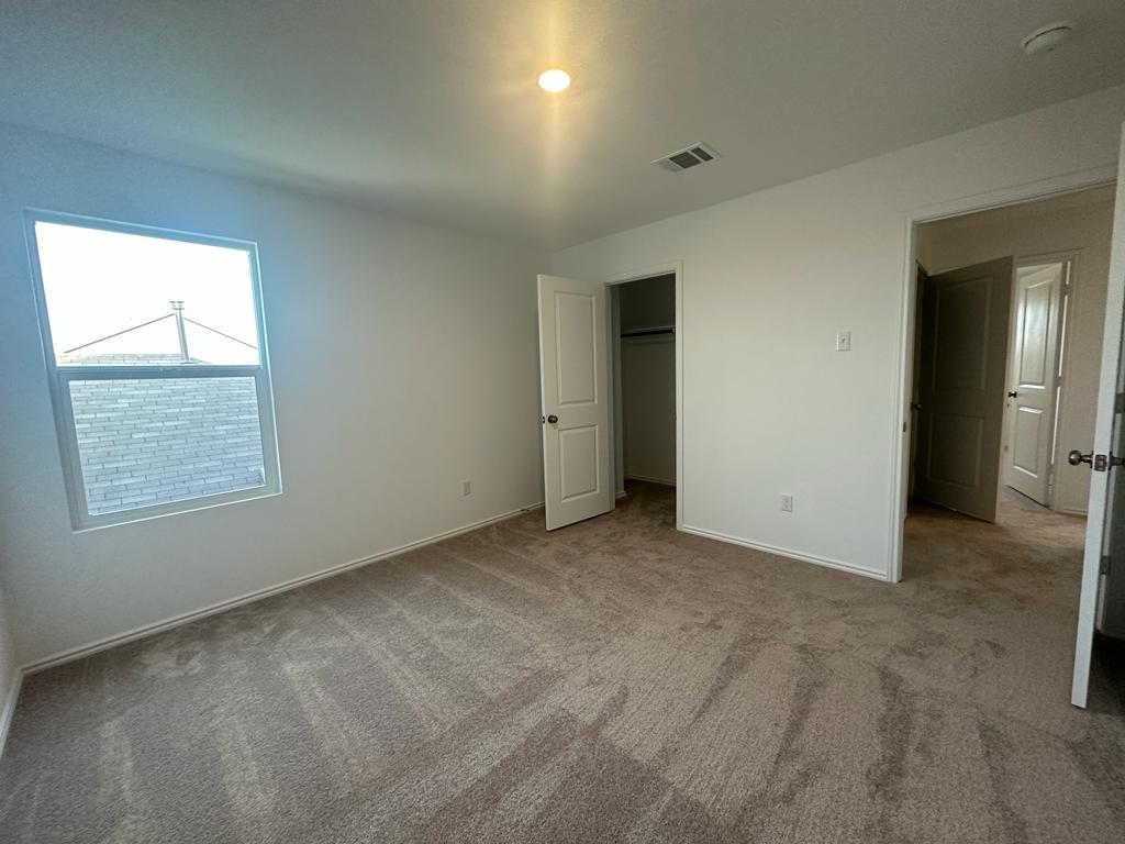 333 Amber Gln Property Photo 28