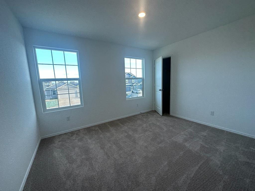 333 Amber Gln Property Photo 29