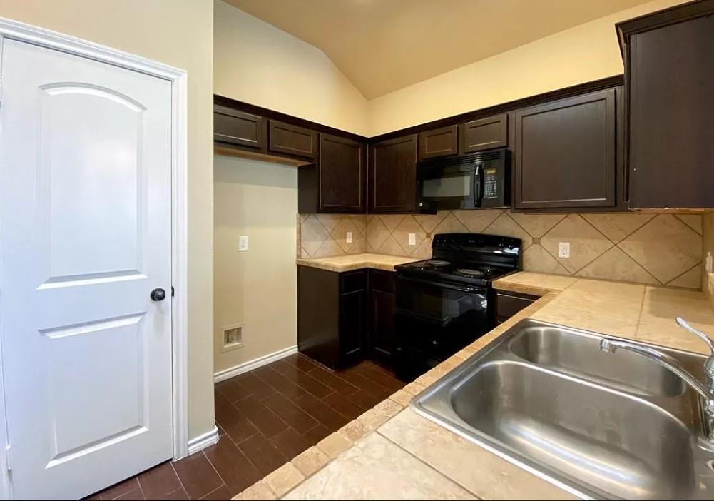 137 Creekside Villa Dr Property Photo 4