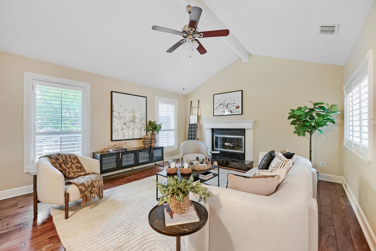 6109 Grass Holw Property Photo 4