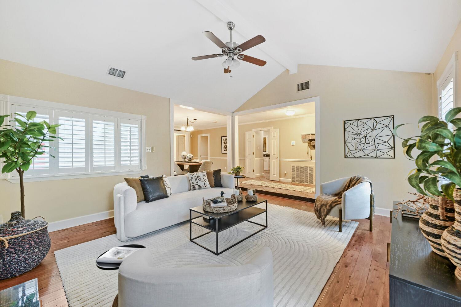 6109 Grass Holw Property Photo 5