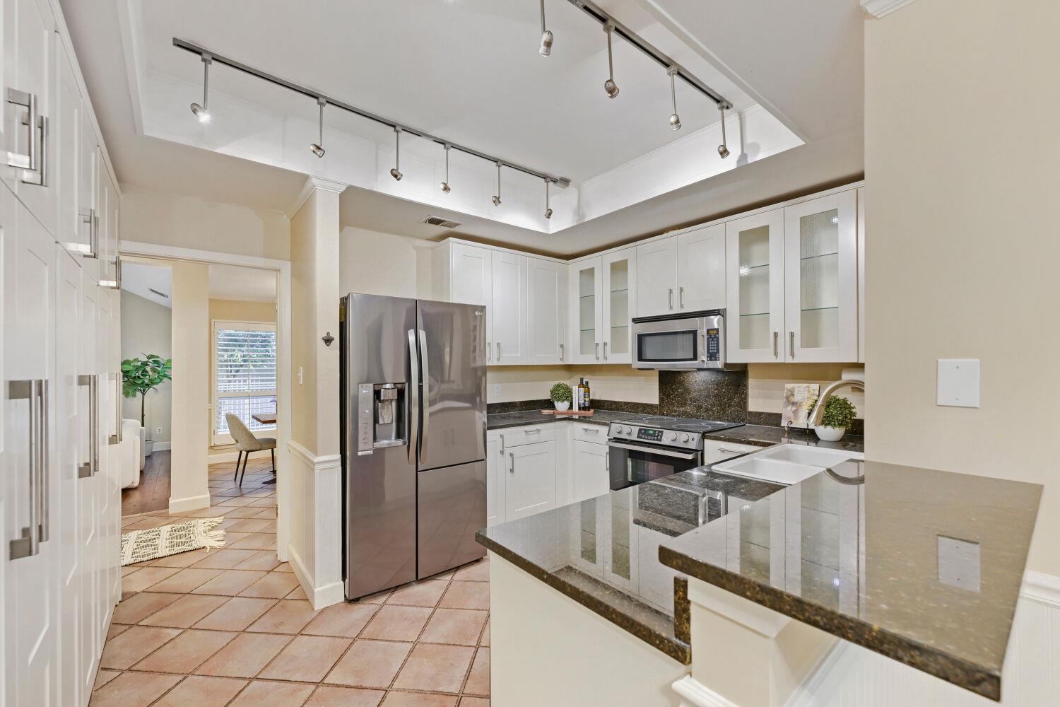 6109 Grass Holw Property Photo 9
