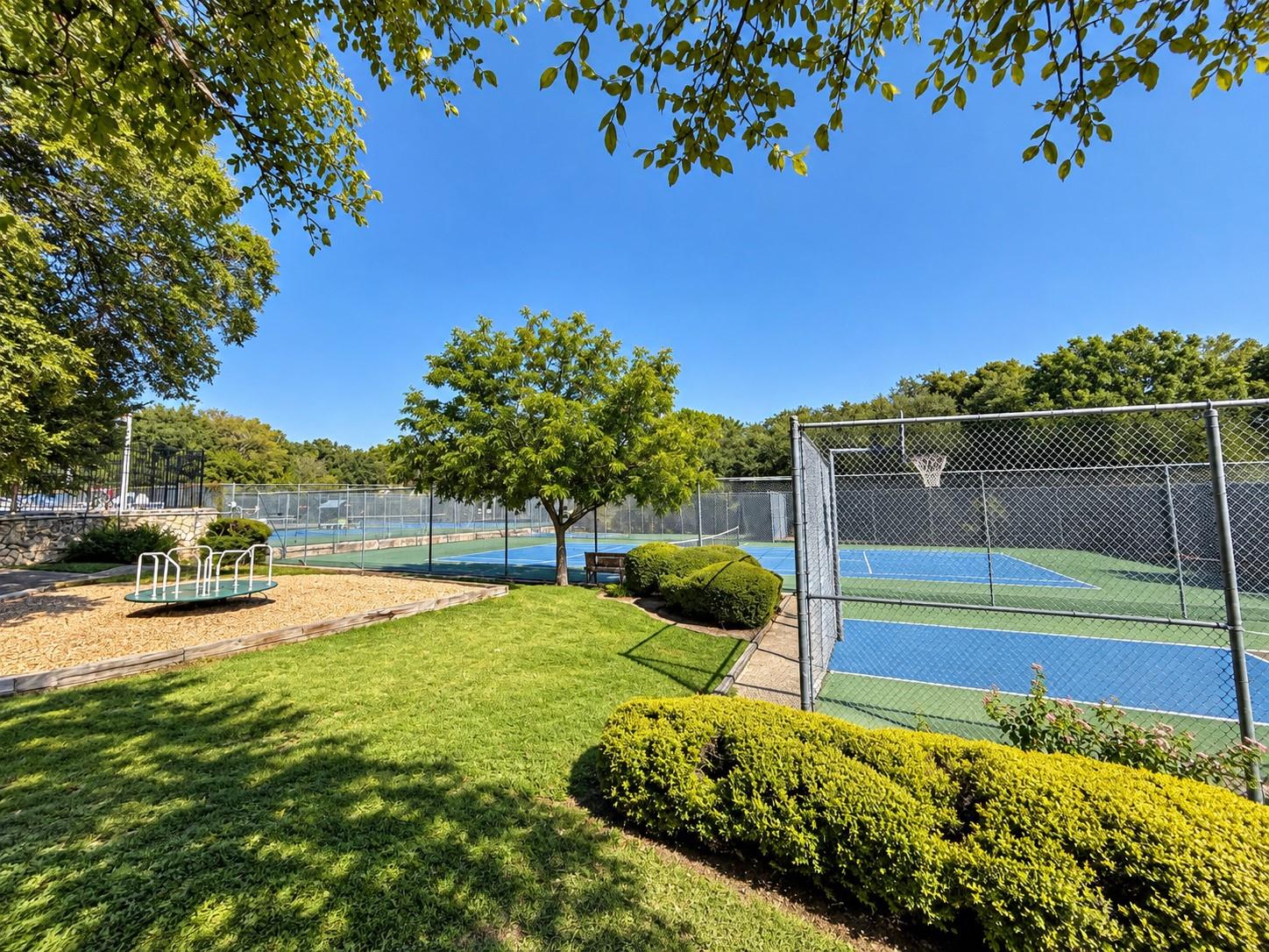 6109 Grass Holw Property Photo 27