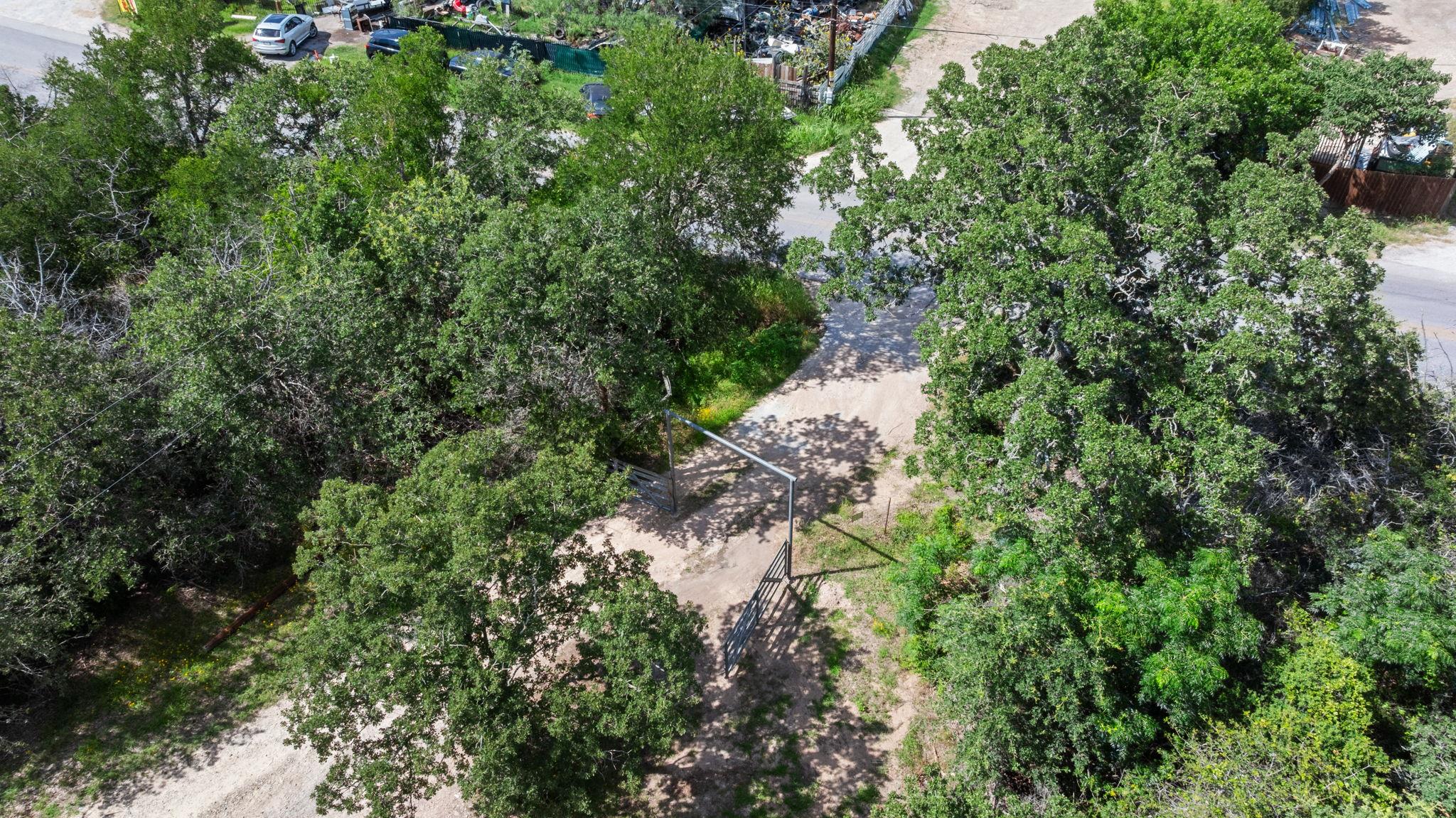 20311 Ed Acklin Rd Property Photo 7