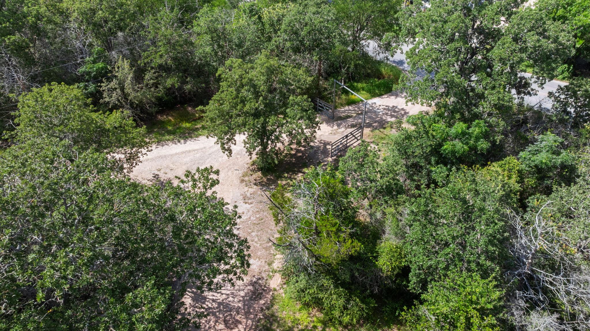 20311 Ed Acklin Rd Property Photo 8