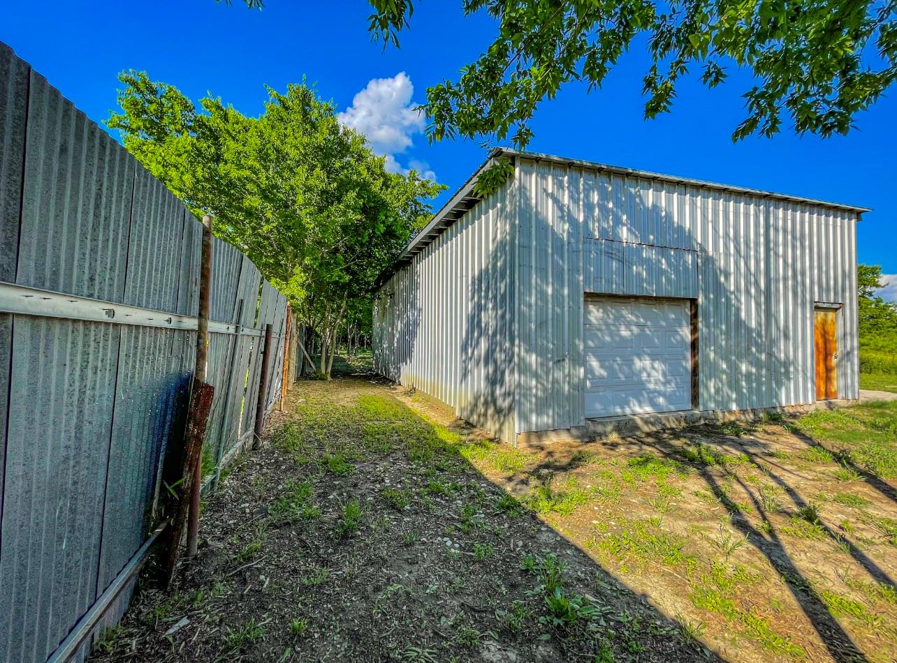 144 Old Bastrop Rd Property Photo 3