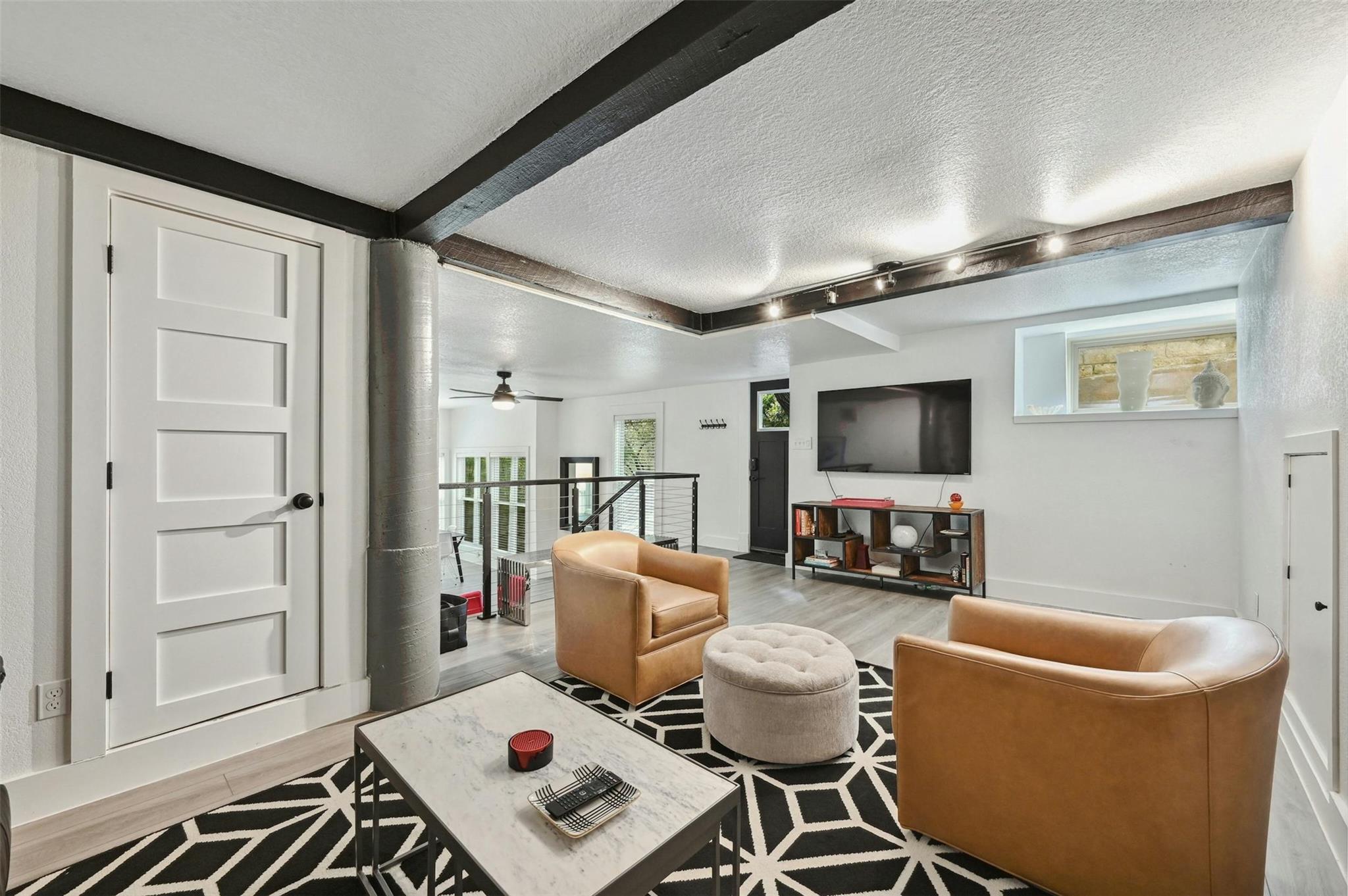 1301 Newning Ave #b Property Photo 2