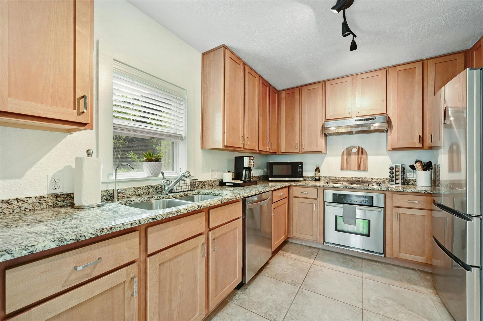 1301 Newning Ave #b Property Photo 7