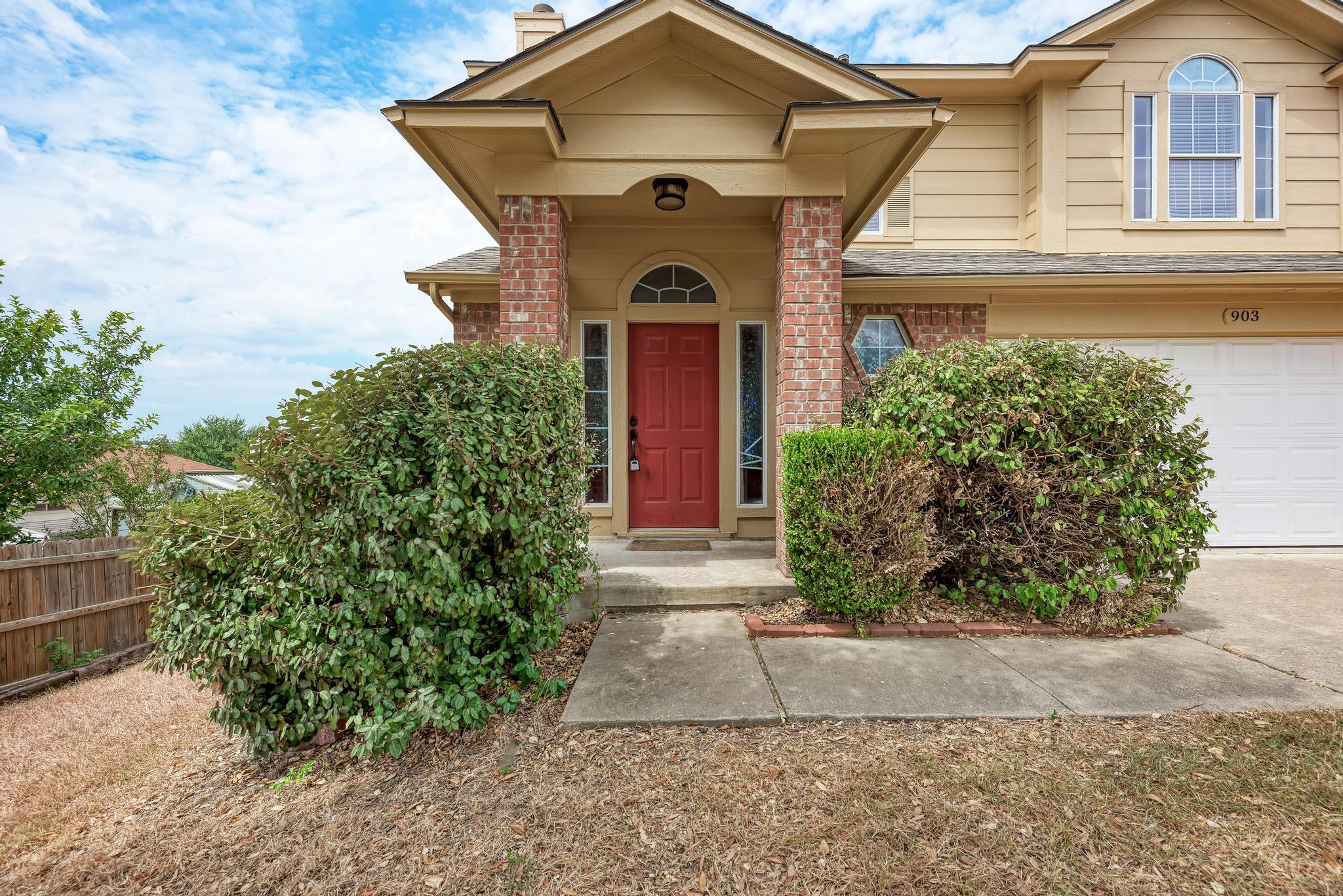 903 Estate Dr Property Photo 1