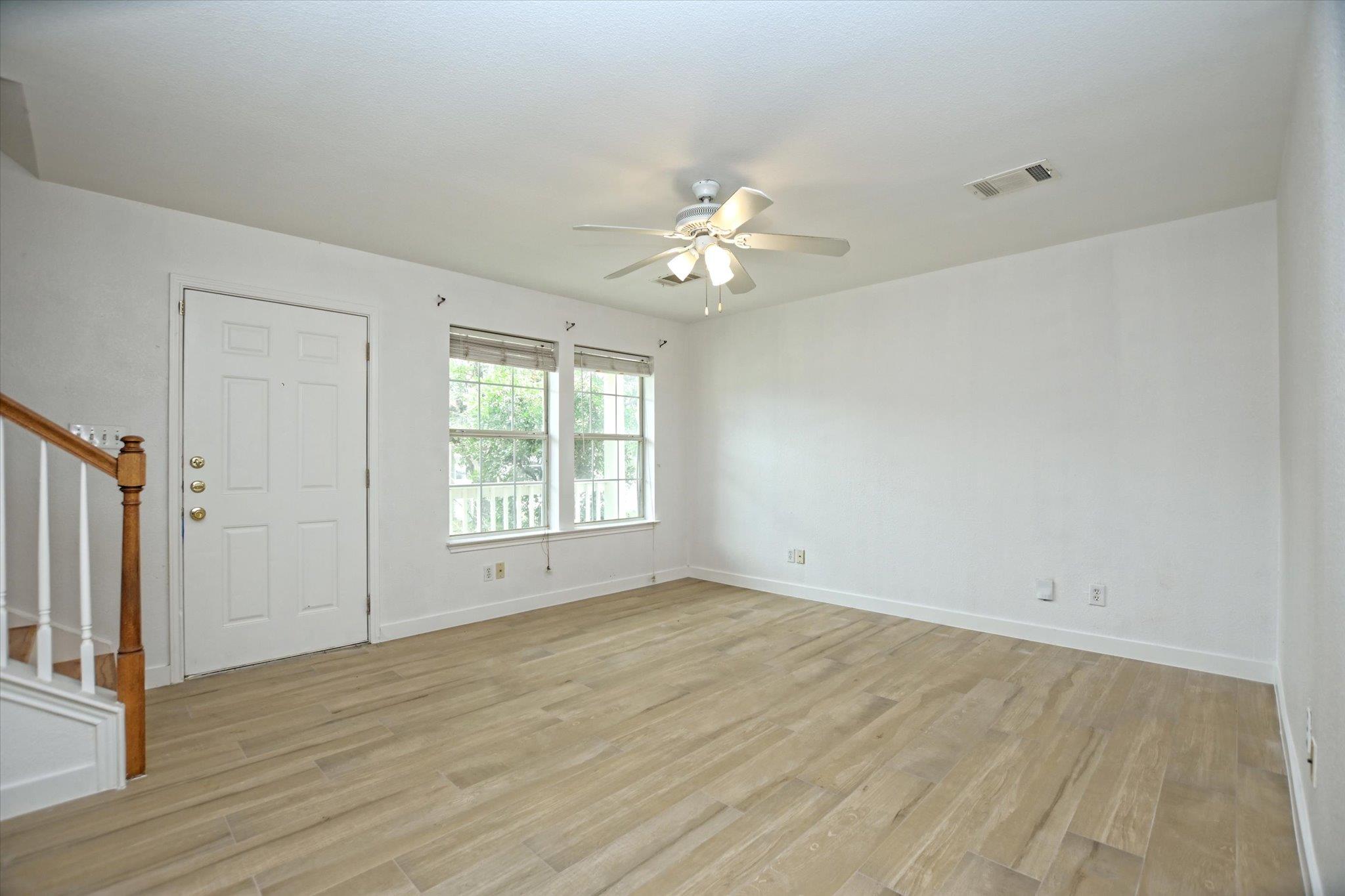 716 Honeysuckle Dr Property Photo 3