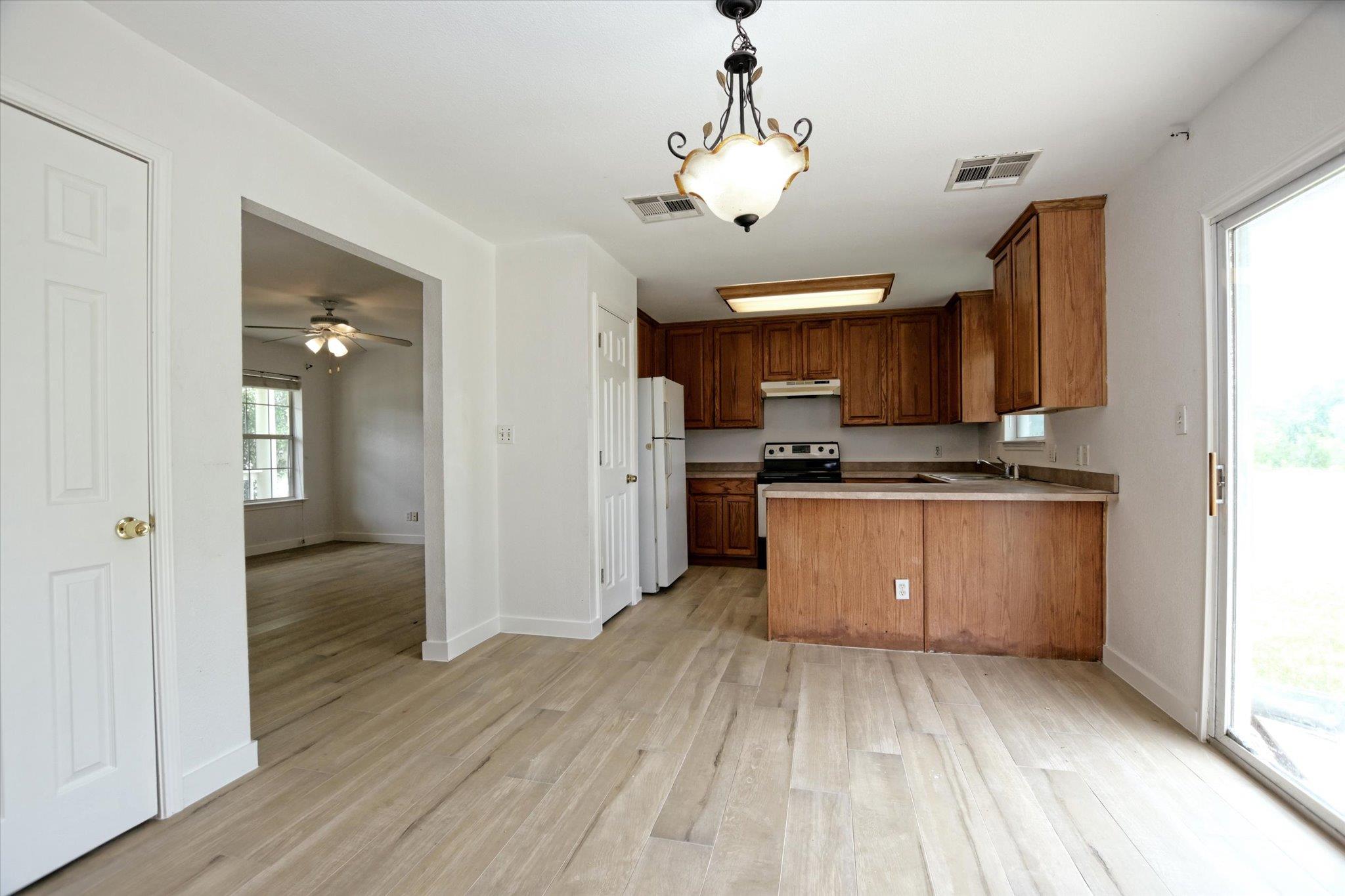 716 Honeysuckle Dr Property Photo 4