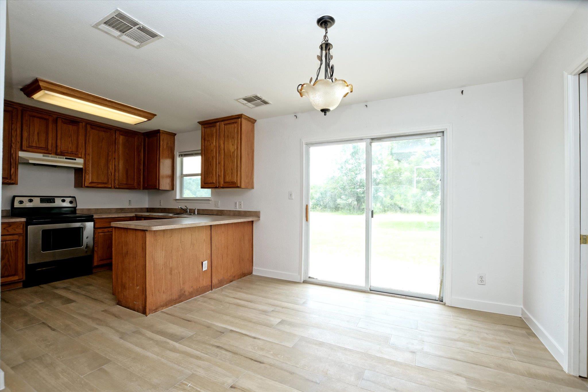 716 Honeysuckle Dr Property Photo 5