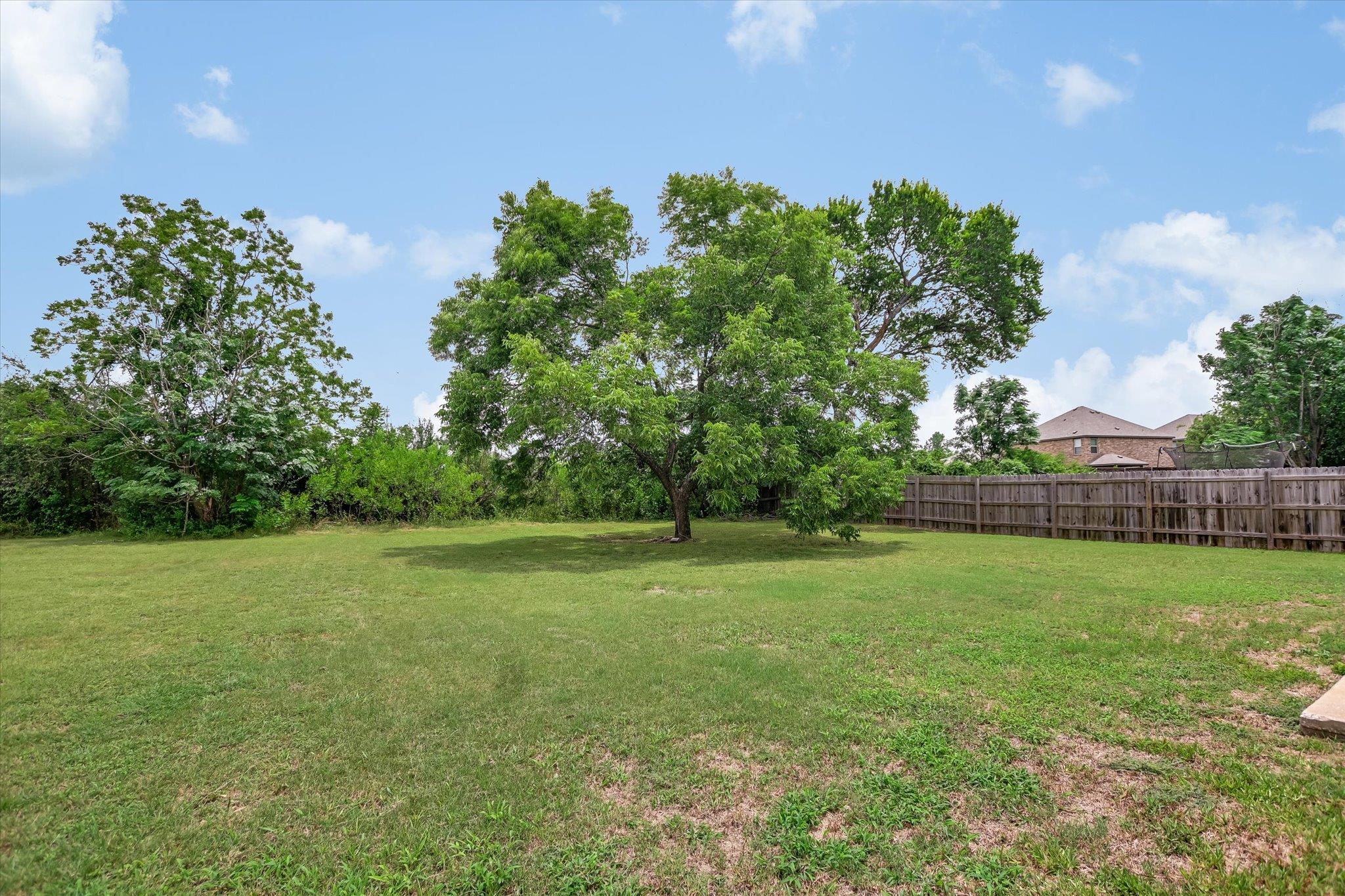 716 Honeysuckle Dr Property Photo 18