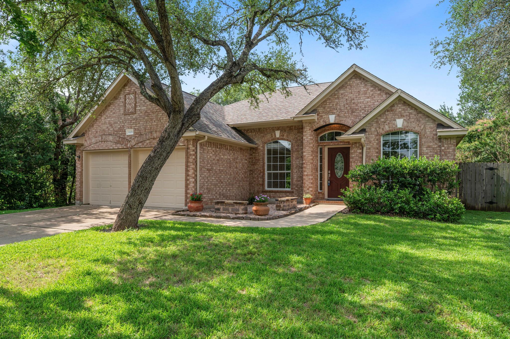 9201 La Siesta Bnd Property Photo 1