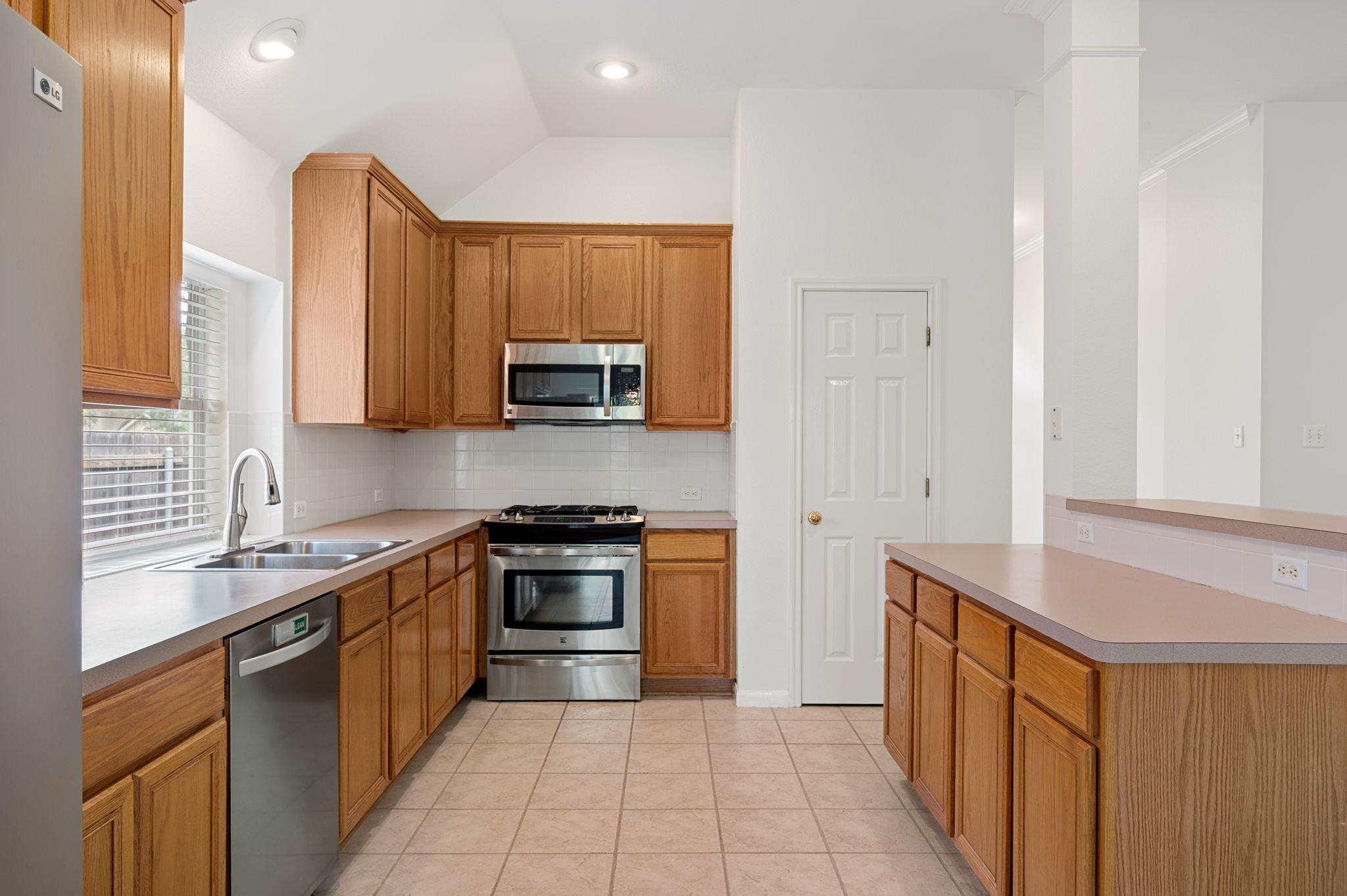 9201 La Siesta Bnd Property Photo 11
