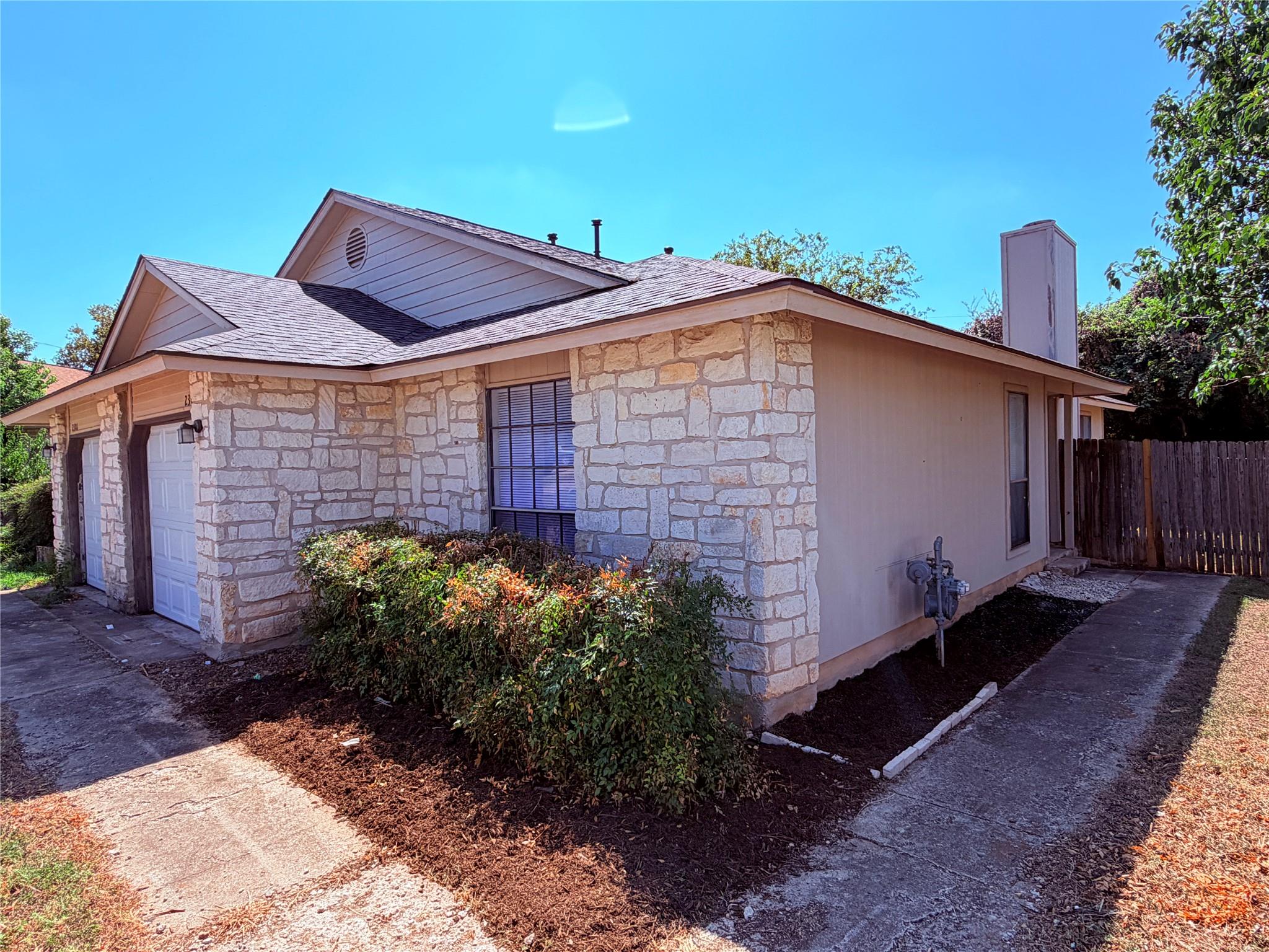2301 Whitlow Cv Property Photo 3