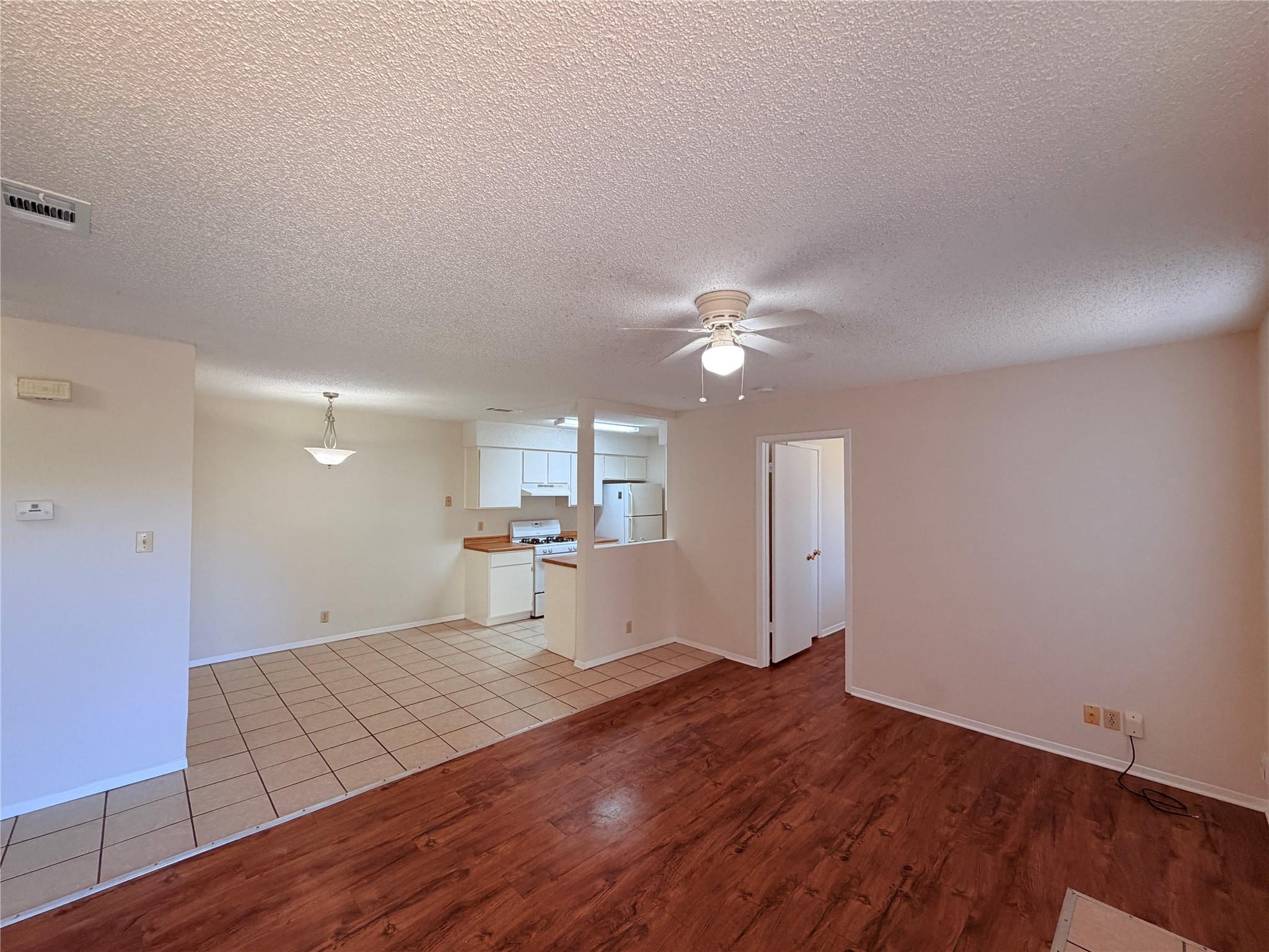 2301 Whitlow Cv Property Photo 4