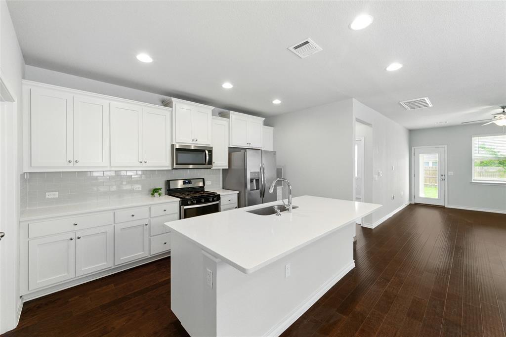 11921 Cimaizon Dr Property Photo 3