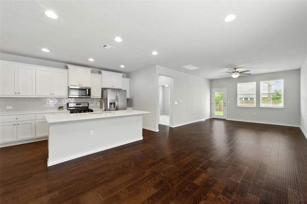 11921 Cimaizon Dr Property Photo 4