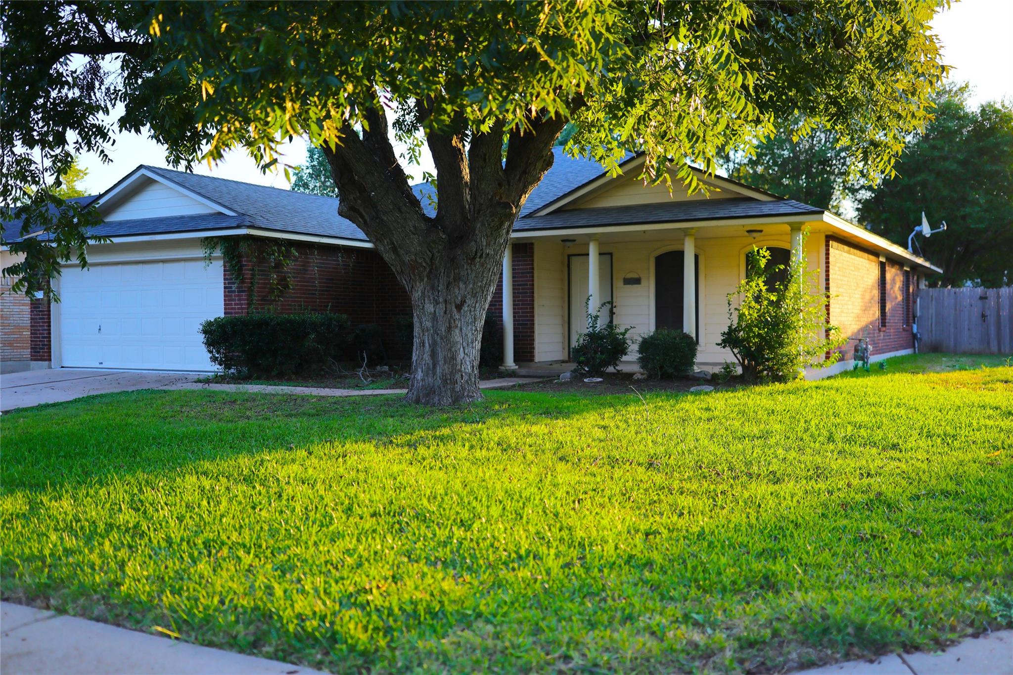 16205 Mones Ln Property Photo 1