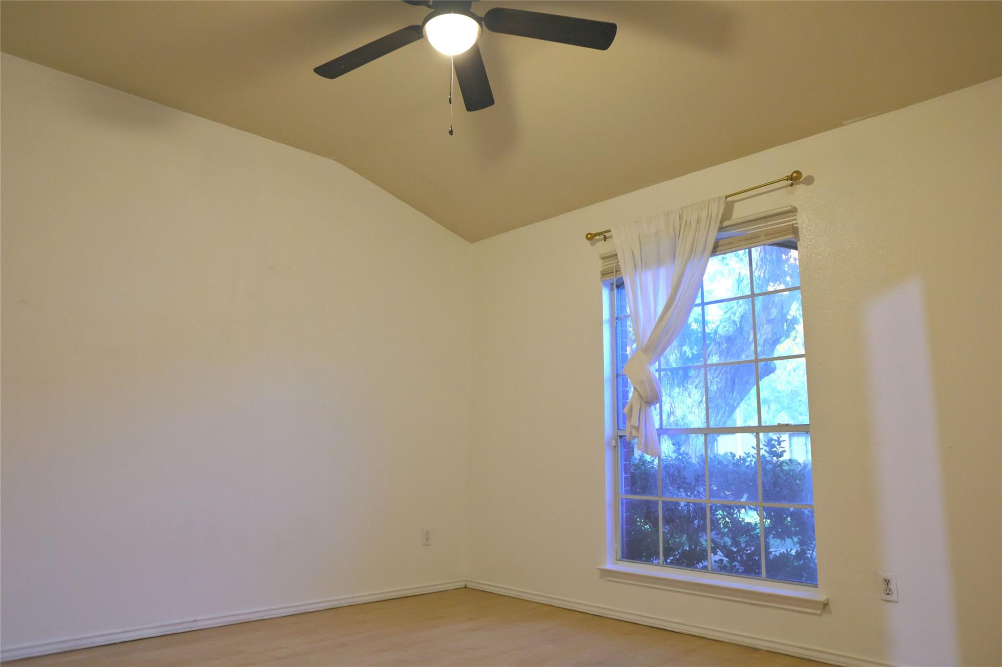 16205 Mones Ln Property Photo 6