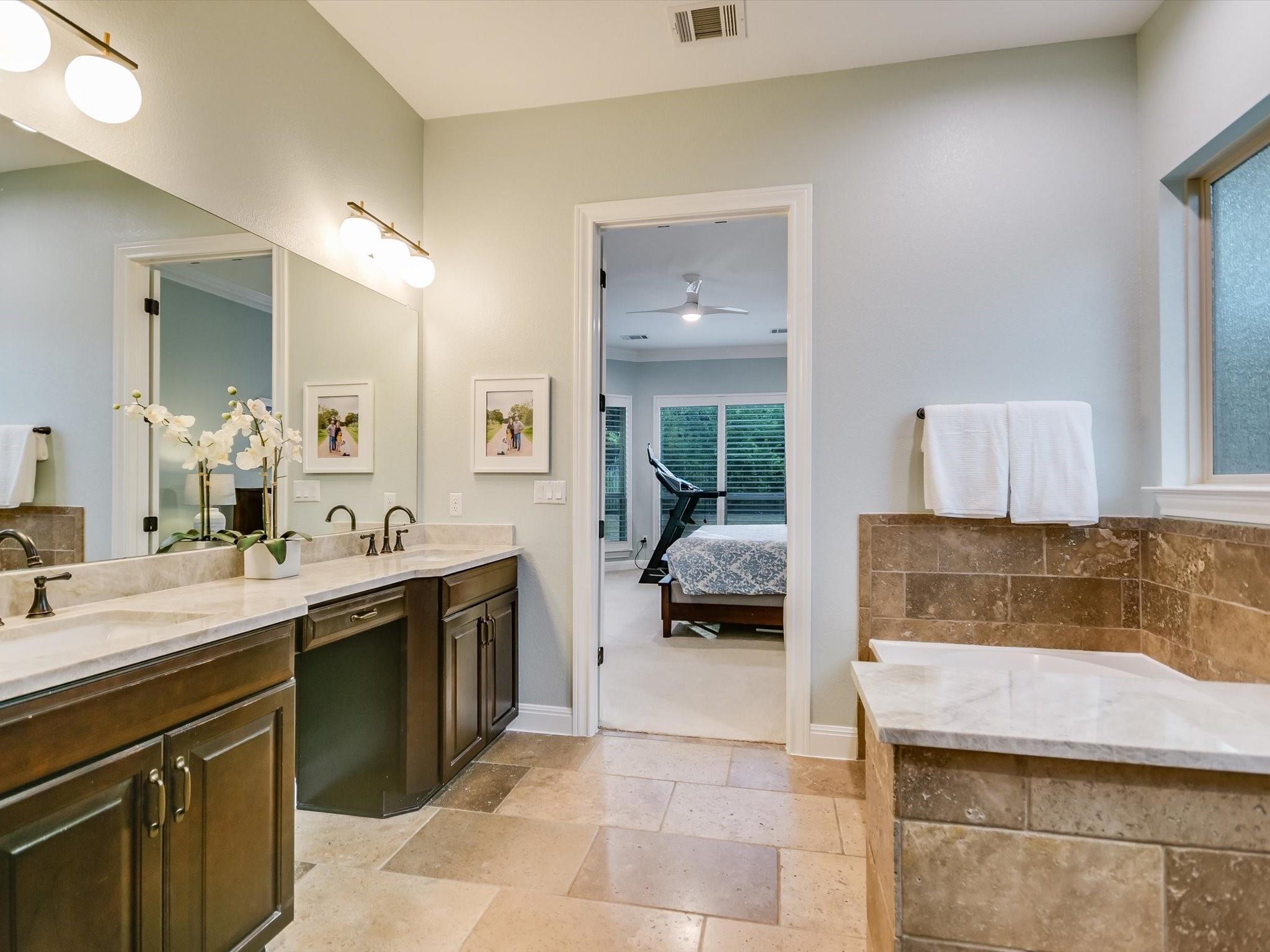 2512 Ionian Cv Property Photo 17