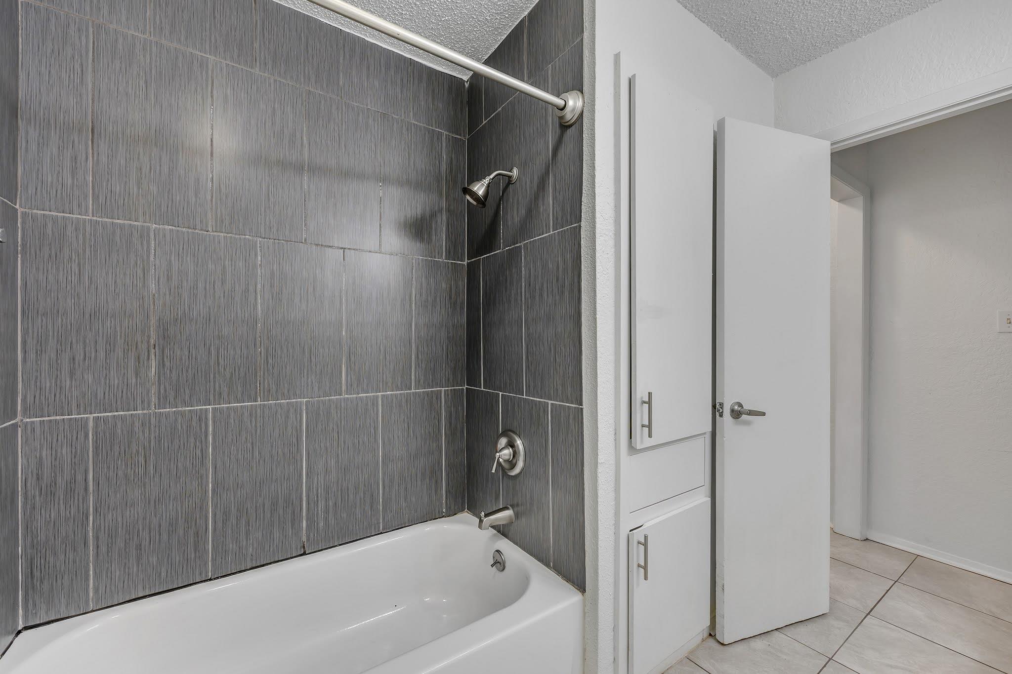 1008 Milford Way #b Property Photo 8