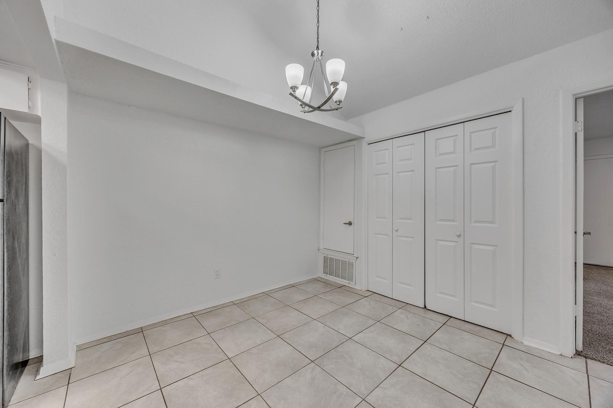 1008 Milford Way #b Property Photo 10