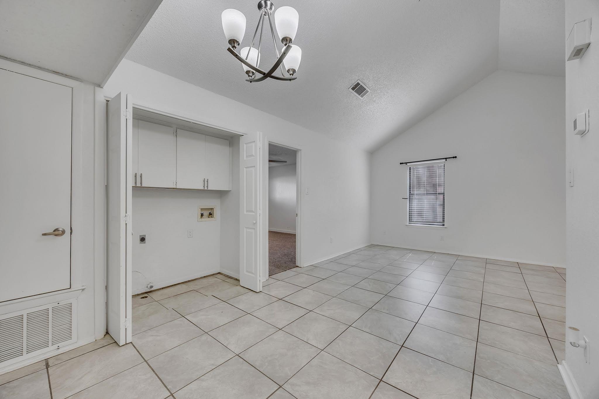 1008 Milford Way #b Property Photo 11