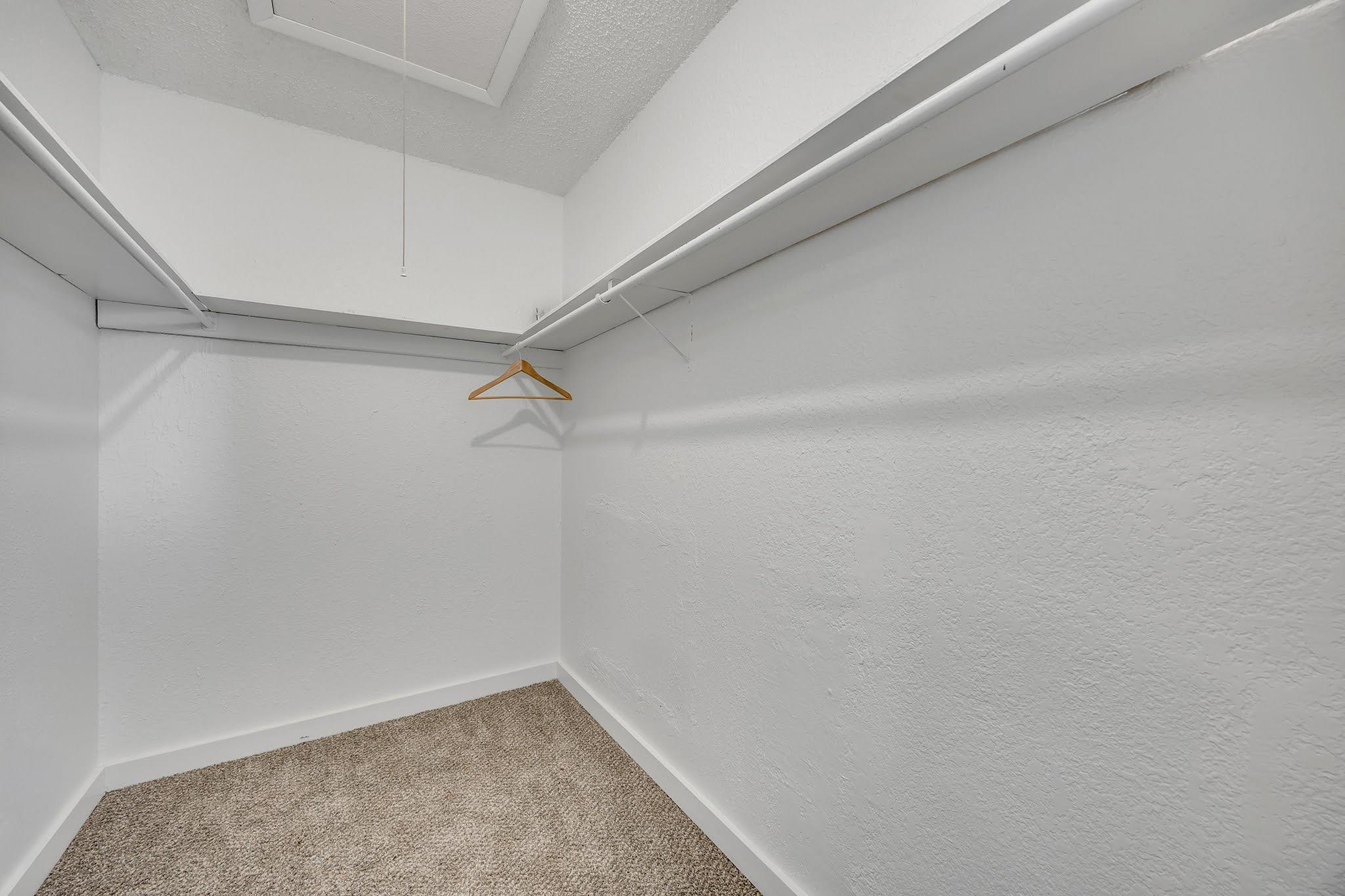 1008 Milford Way #b Property Photo 16
