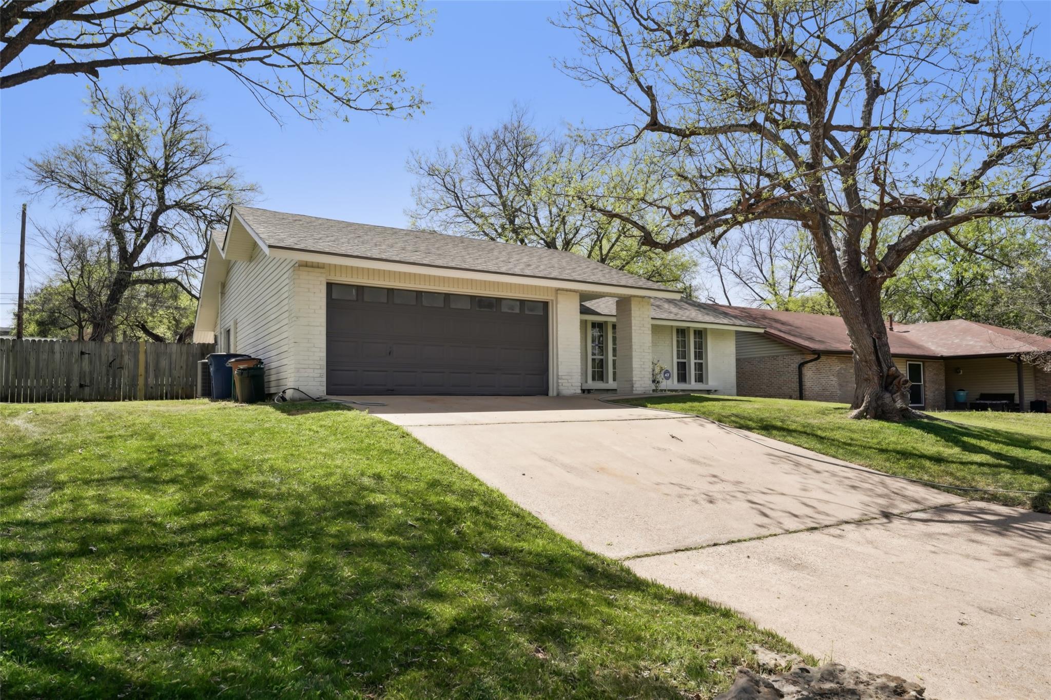 3105 Lakeside Dr Property Photo