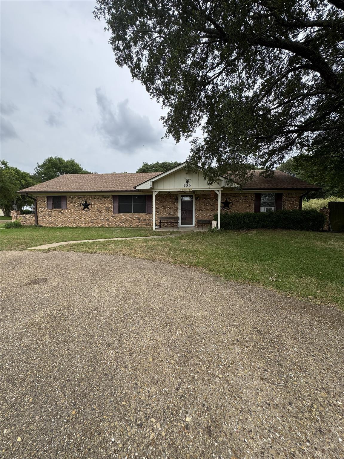 636 E Kempner St Property Photo 1