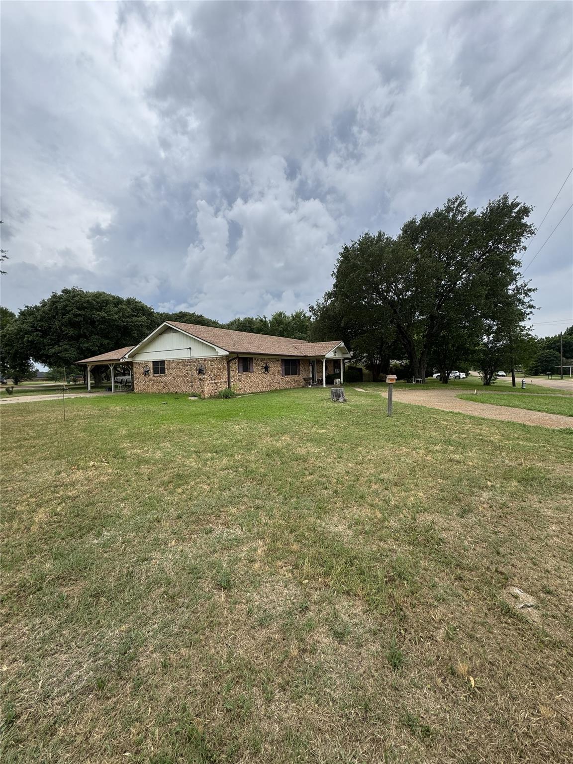 636 E Kempner St Property Photo 7