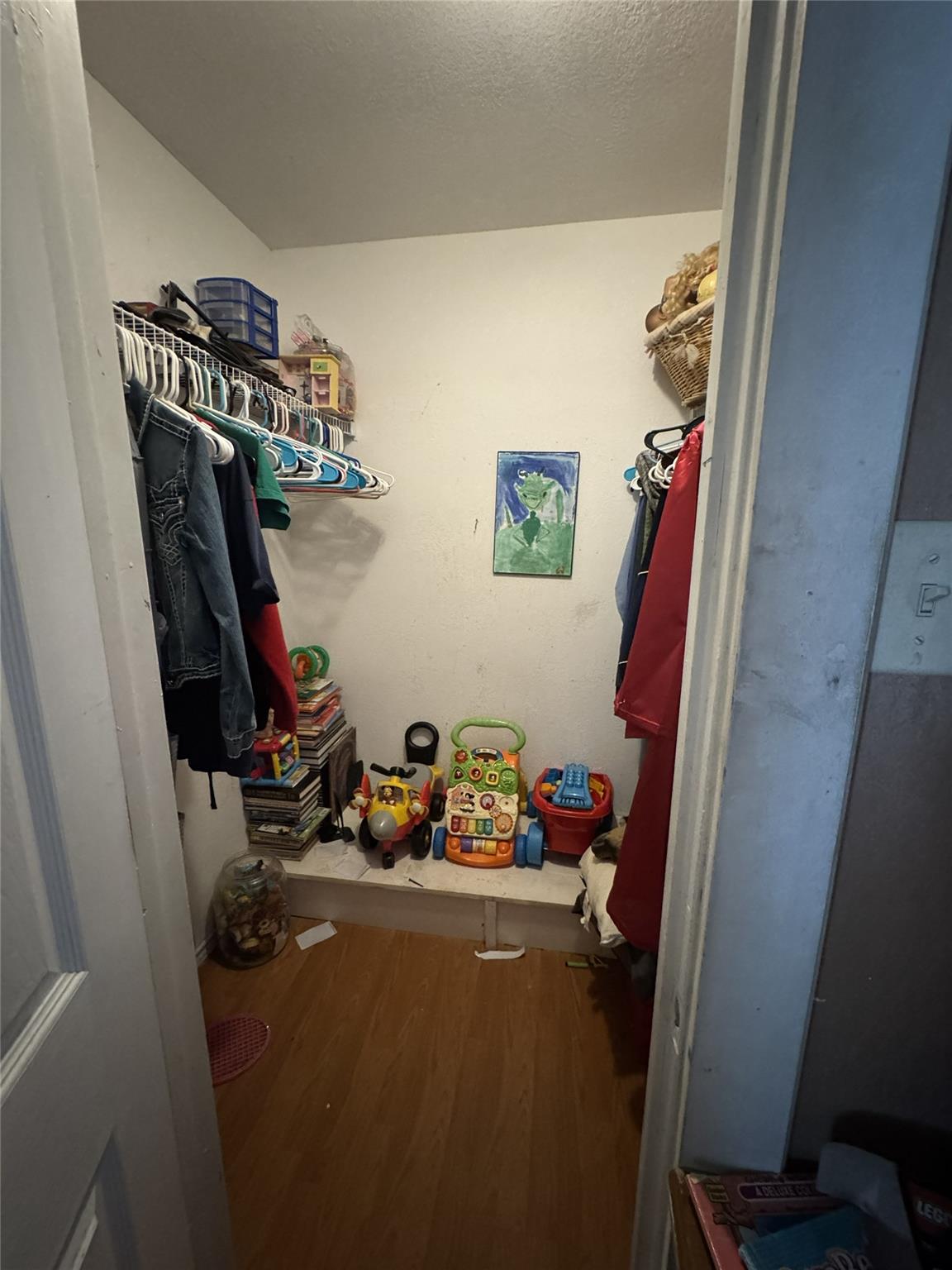 636 E Kempner St Property Photo 14