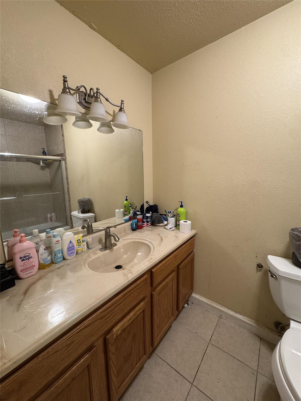 636 E Kempner St Property Photo 21