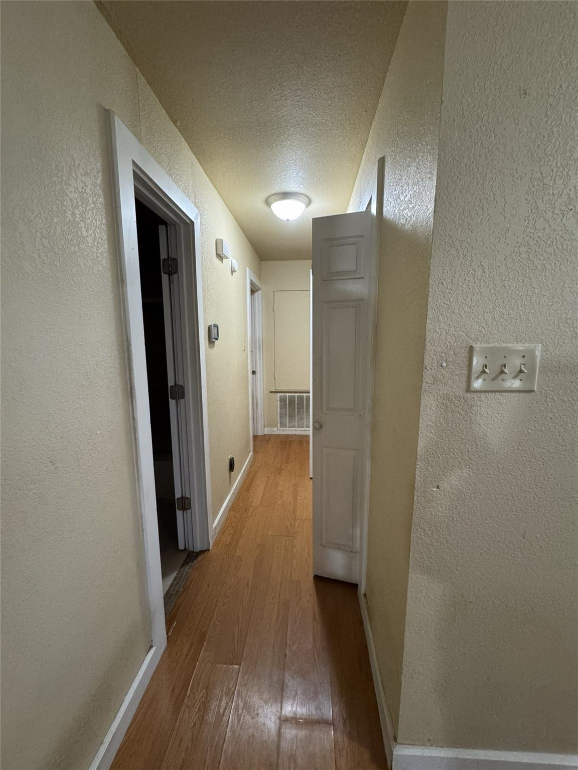 636 E Kempner St Property Photo 22