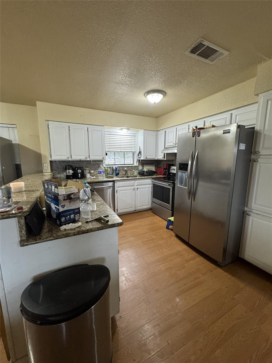 636 E Kempner St Property Photo 23