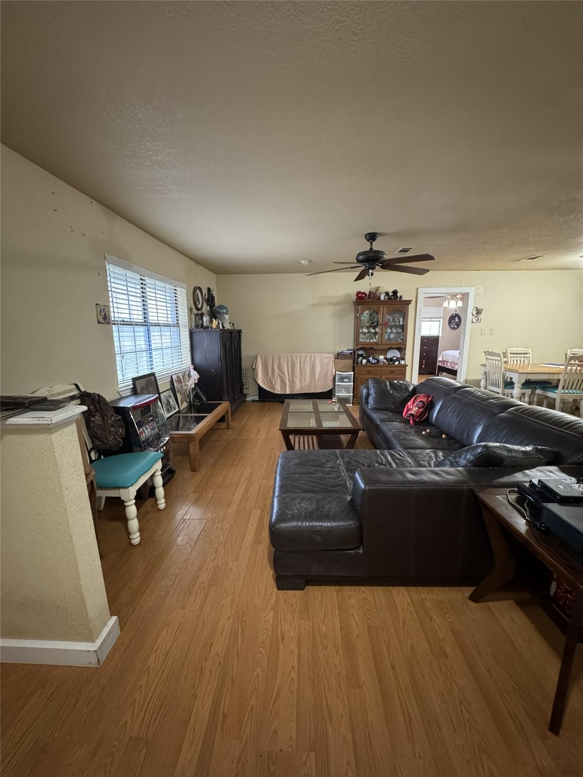 636 E Kempner St Property Photo 24