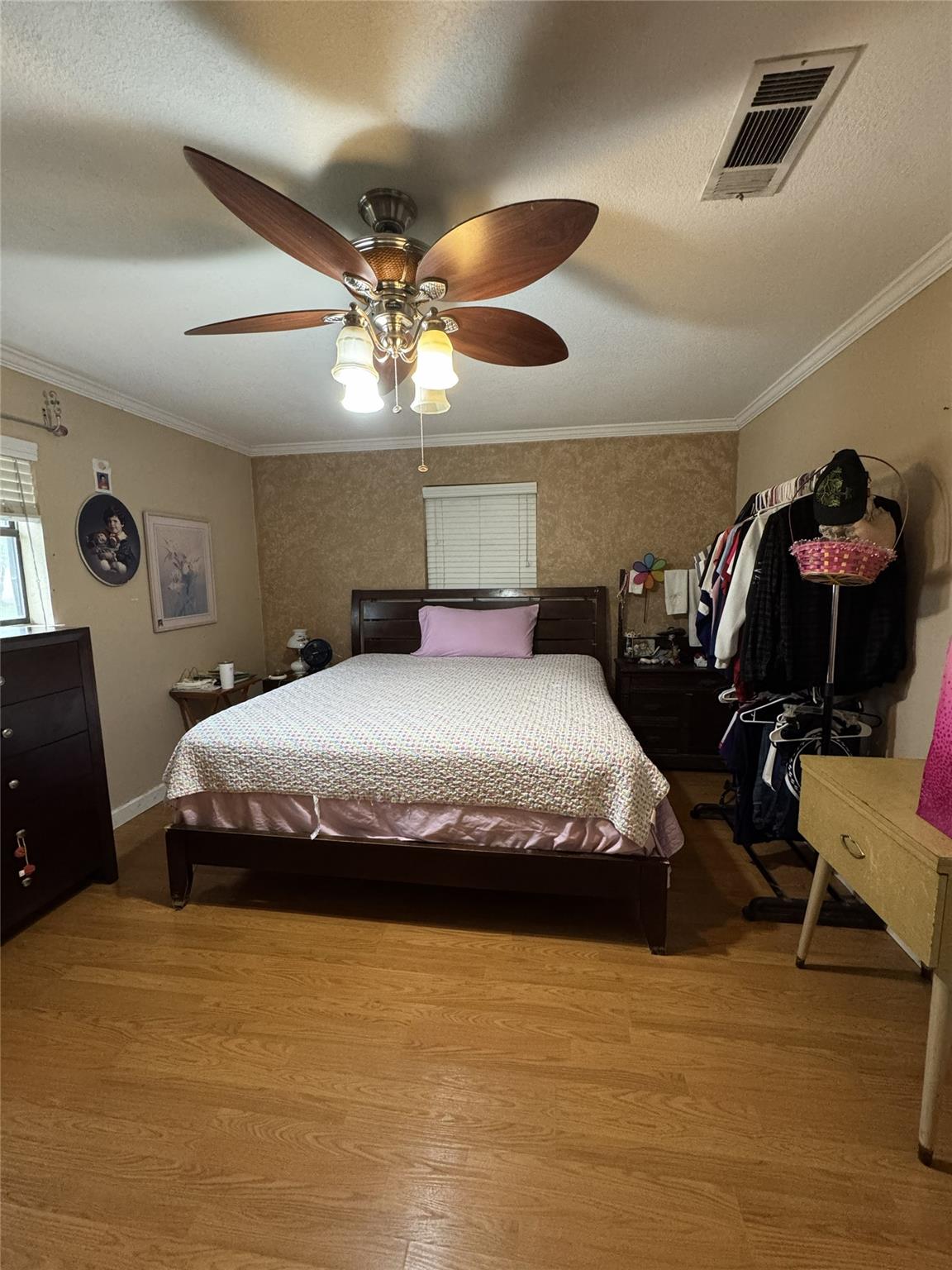 636 E Kempner St Property Photo 30