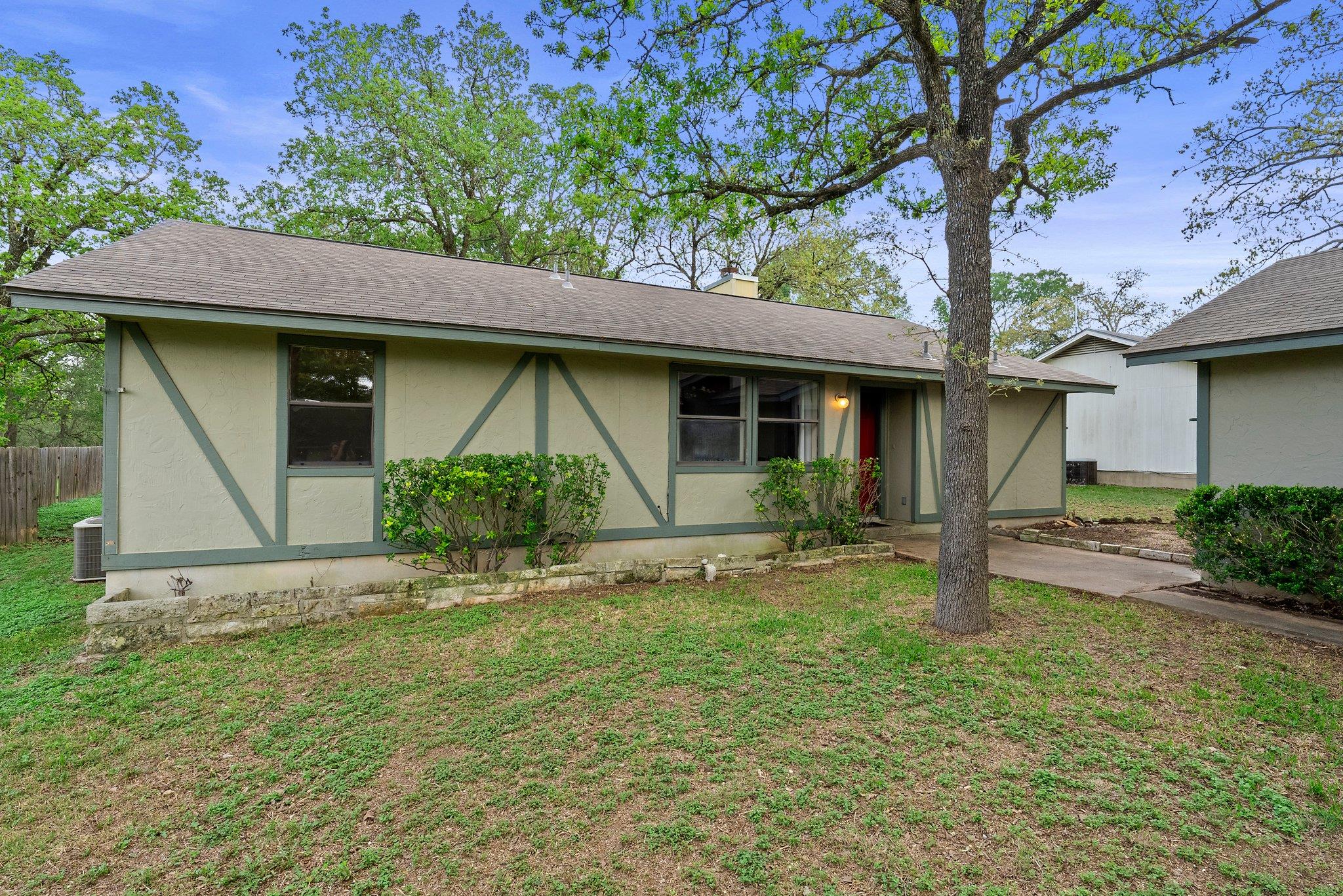 147 Live Oak Dr Property Photo 2