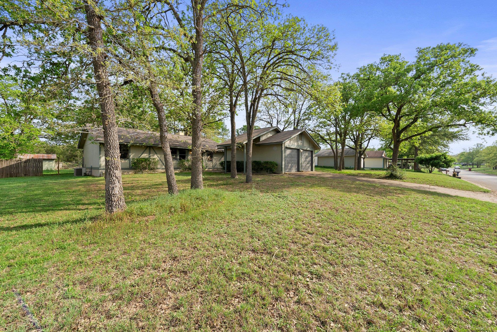 147 Live Oak Dr Property Photo 3
